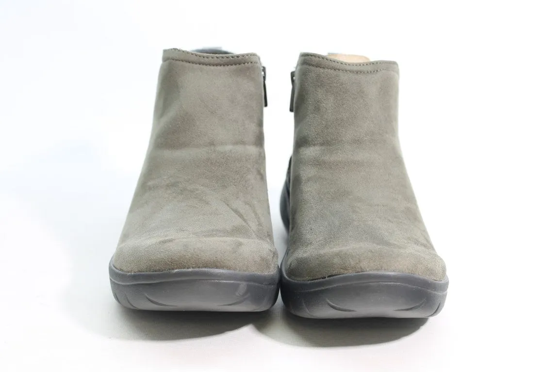 Bzees Karma  Women's Boots Floor Sample